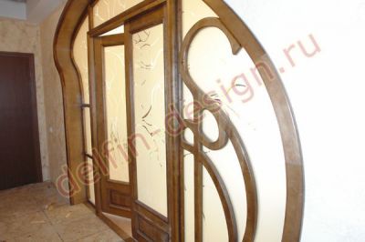 Дверной портал из березы, выполненный в стиле «Модерн»